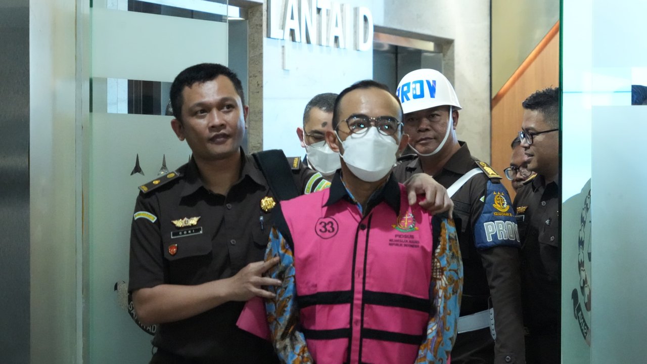 Tersangka kasus korupsi minyak mentah Pertamina.