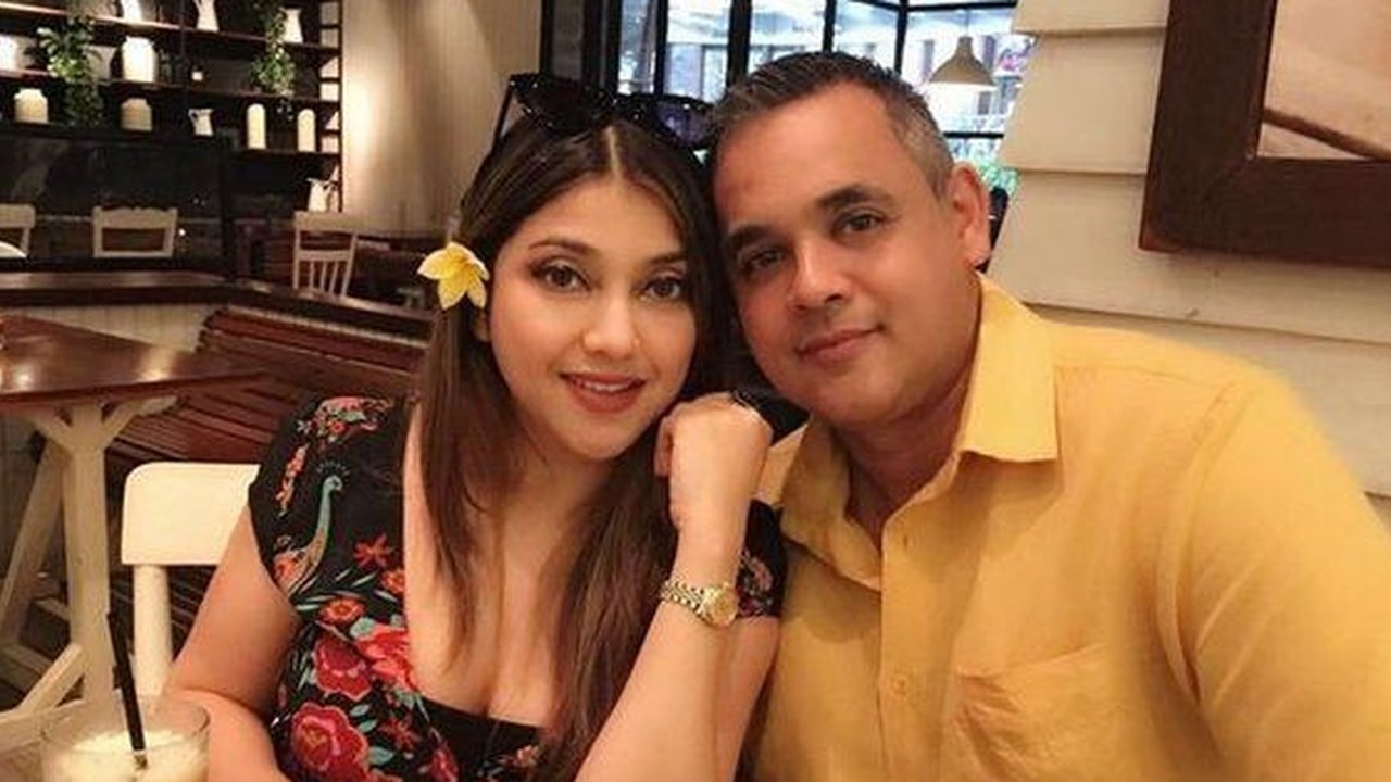 Harmonis 23 Tahun, Kisah Cinta Jarak Jauh Sarah Azhari dan Pedro Miguel Carrascalao