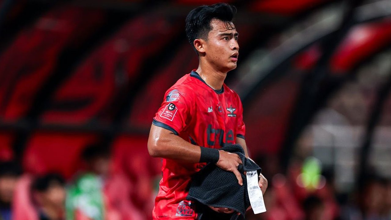 Cinta di Luar Lapangan: Kisah Asmara Pesepak Bola Indonesia dengan Artis
