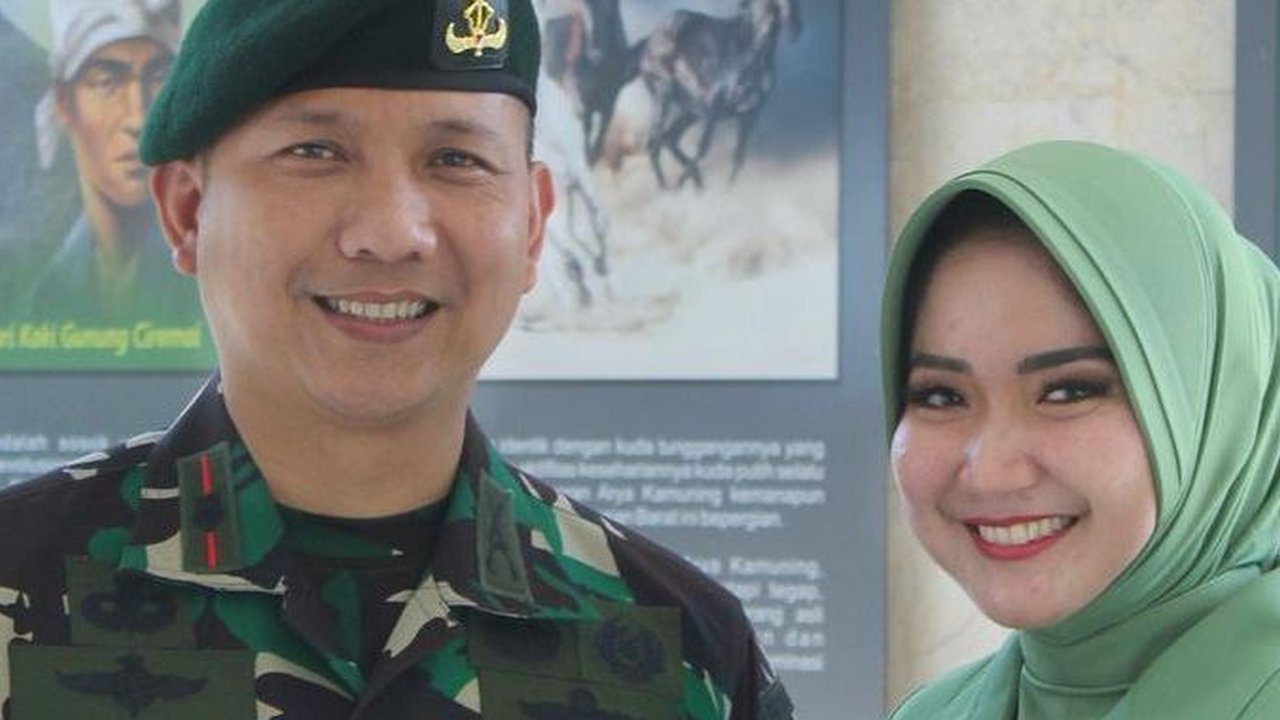 Tetap Cantik Menawan, Potret Selebritis Dampingi Suami Berpangkat TNI