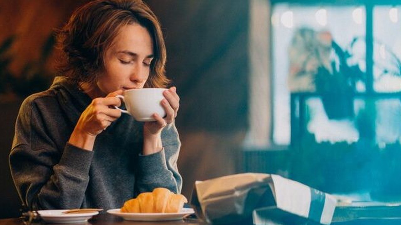 Ilustrasi Minum Kopi