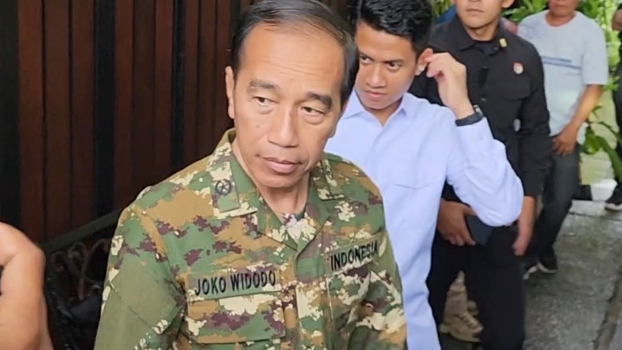 Jokowi Hadiri Parade Senja di Akmil Magelang