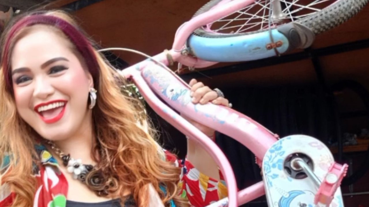 Ingat Anna Shirley Pemeran Anita Warkop DKI? Kini Bisnis Bengkel Sepeda & Sempat Jual Tahu di Pinggir Jalan