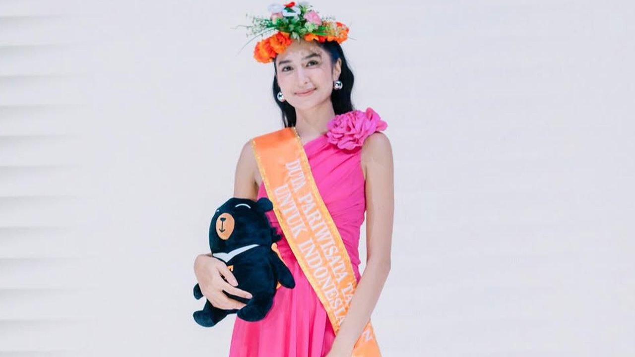 Potret Mikha Tambayong jadi bridesmaid di pernikahan Yunita Siregar. (sumber: Instagram/miktambayong)