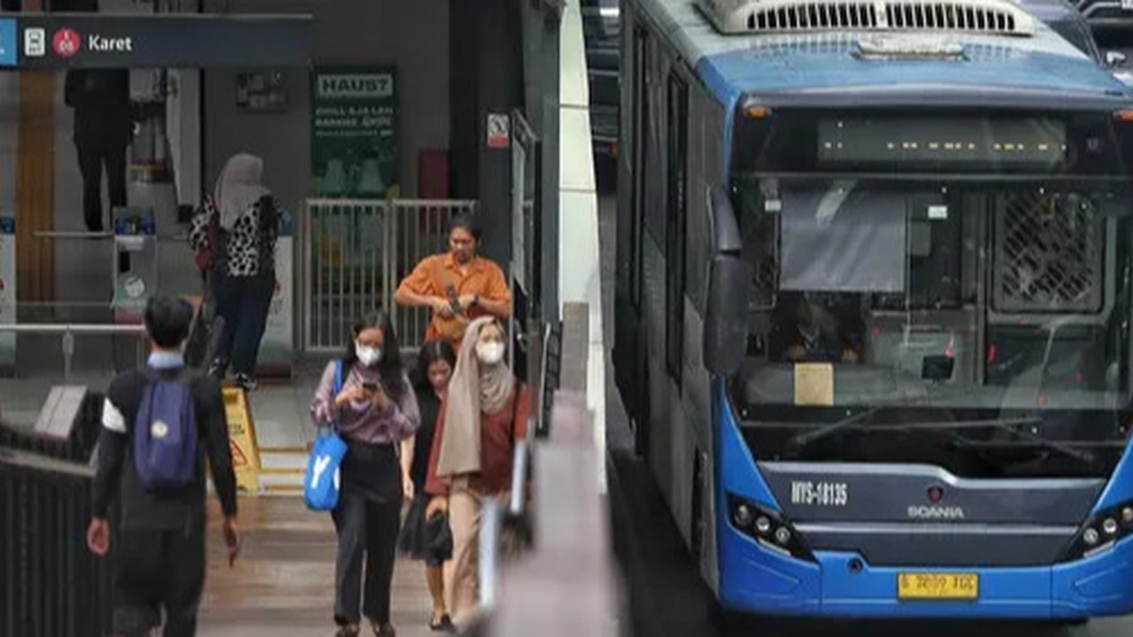 Penambahan rute juga untuk mengakomodir pengguna angkutan umum. (Liputan6.com/Angga Yuniar)