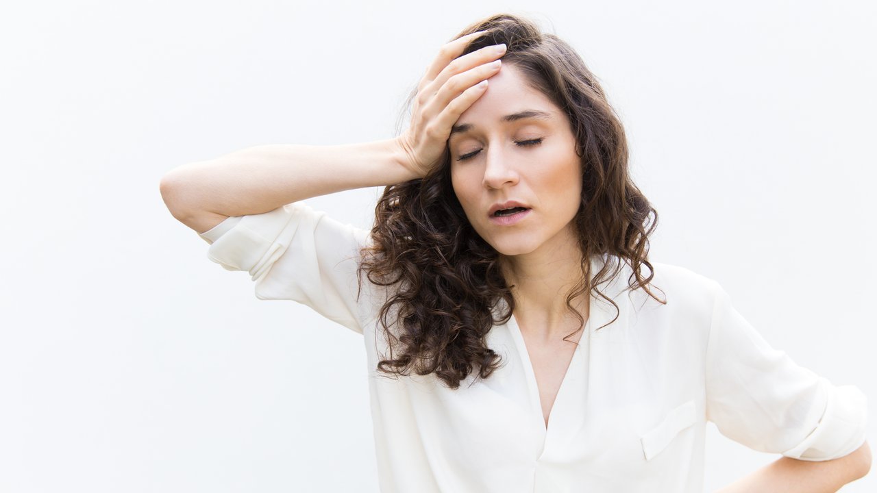 Ilustrasi wanita kelelahan (copyright Freepik)