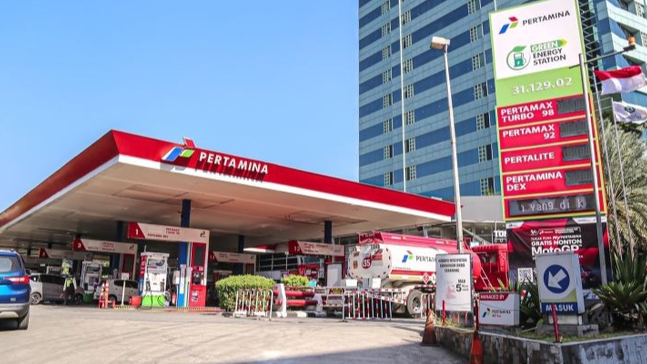 Isu pengoplosan BBM antara Pertalite dan Pertamax dibantah Pertamina;  PT Pertamina Patra Niaga tegaskan produksi BBM transparan dan terjamin kualitasnya.