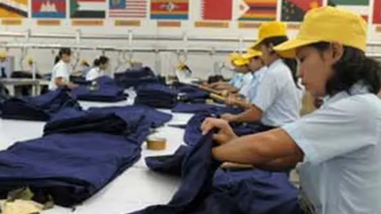 PHK Massal 10.665 Buruh Sritex: Bayang-Bayang Kelam di Mata Ribuan Keluarga