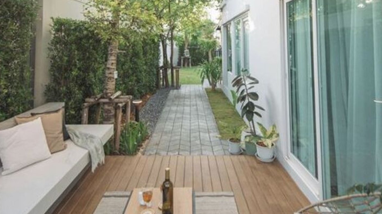 <p>Model Atap Teras Rumah Modern yang Asri dengan Budget Minimalis</p>