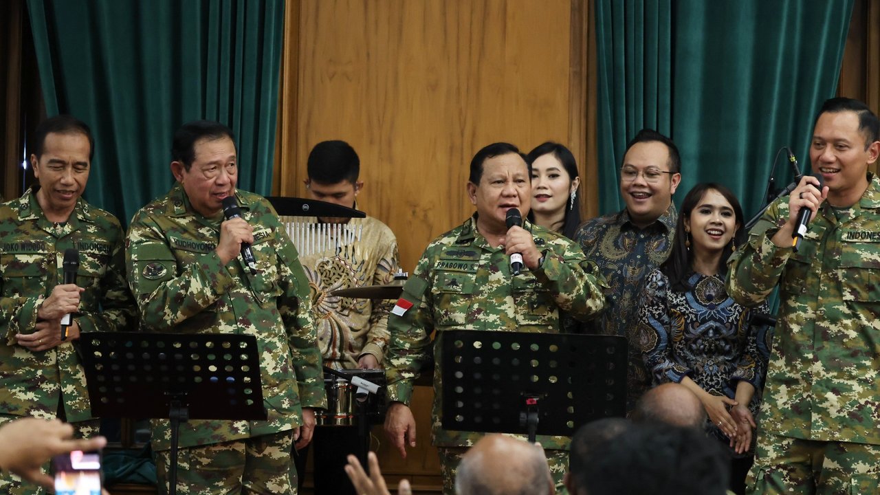 Prabowo, Jokowi dan SBY Nyanyi Bareng ‘Kamu Enggak Sendirian’ di Retret Kepala Daerah