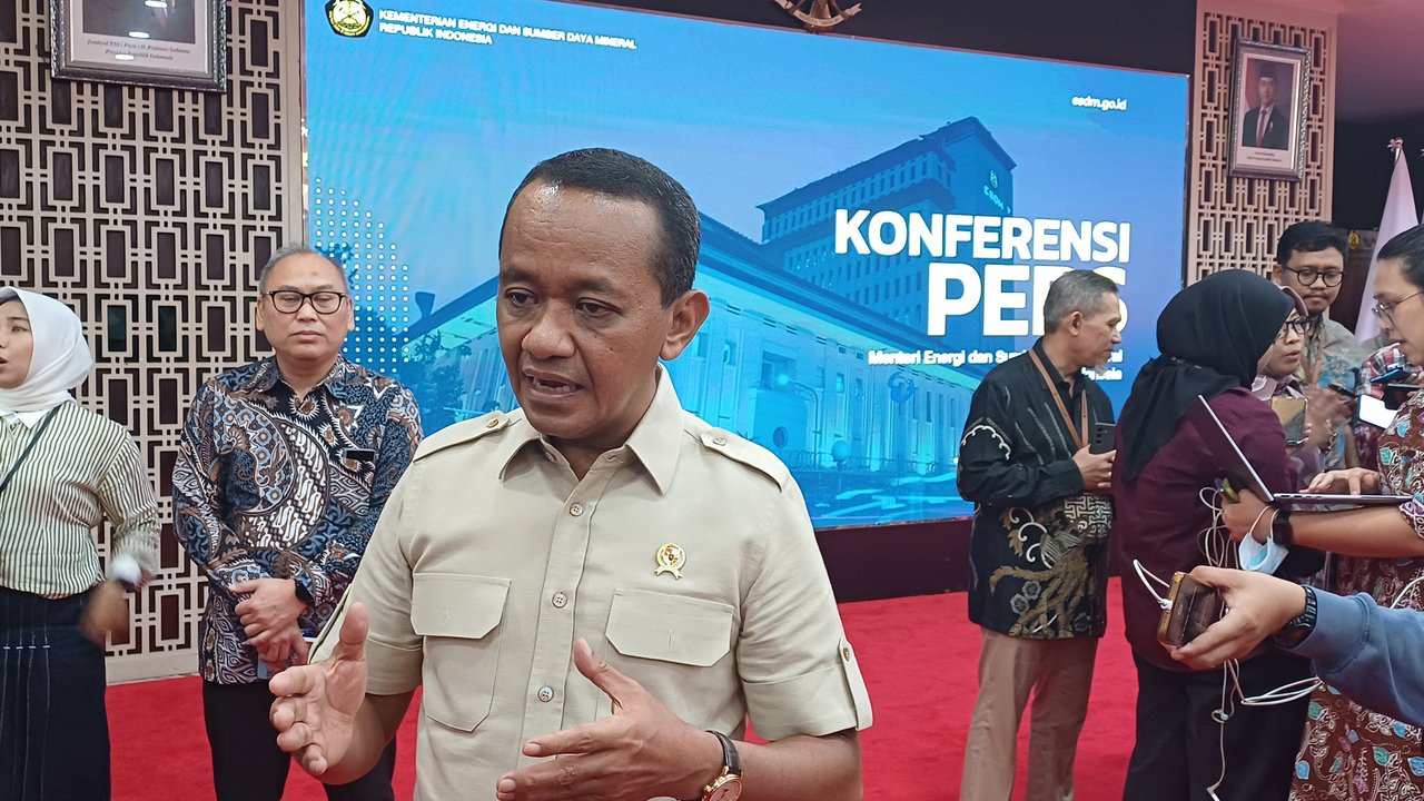 Menteri Energi dan Sumber Daya Mineral (ESDM) Bahlil Lahadalia target bisa mencapai program biodiesel 50 persen, atau B50 pada 2026 mendatang. Sehingga negara tak lagi perlu melakukan impor BBM jenis Solar pada tahun tersebut.