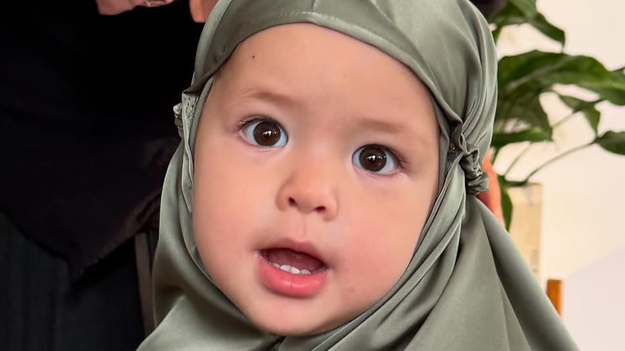 Potret Kamari saat Pakai Hijab Ini Bikin Netizen Gemas (credit: instagram/jennifercoppenreal20)