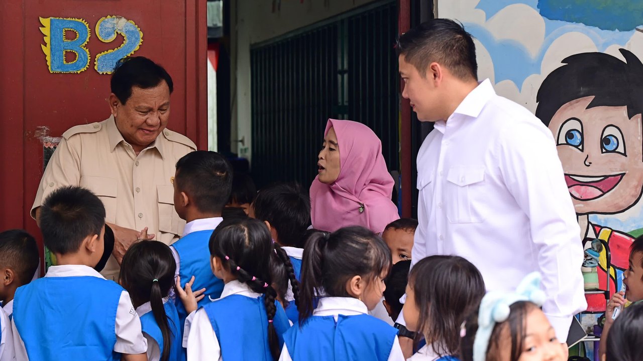 Prabowo tinjau Makan Bergizi Gratis di SD dan TK di Jakarta Timur