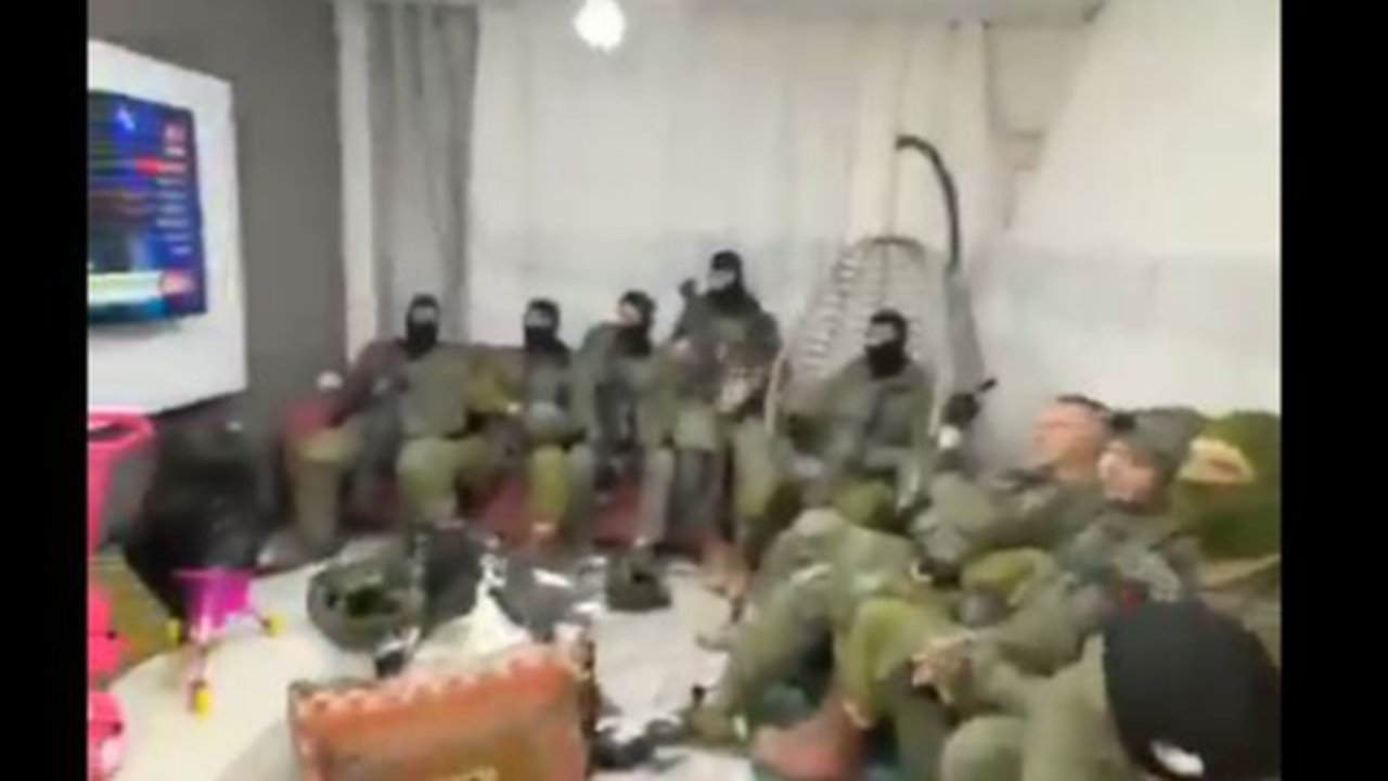 VIDEO Tentara Israel Asyik Nonton TV di Rumah Warga Palestina Setelah Usir Para Penghuninya
