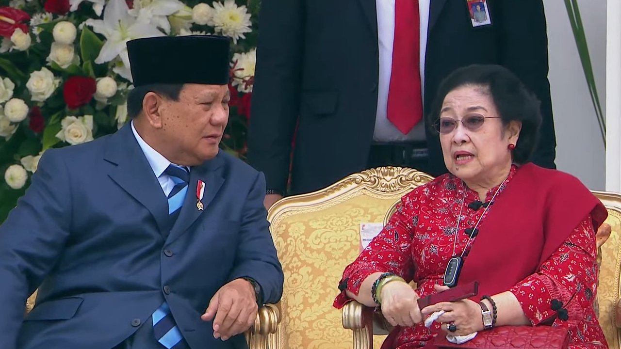 <p>Potret keakraban Menhan Prabowo Subianto dengan Presiden ke-5 RI Megawati Soekarnoputri saat menghadiri upacara HUT ke-77 RI. (Youtube Sekretariat Presiden)</p>