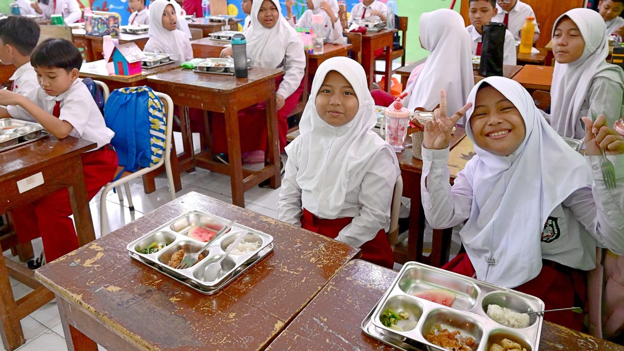 Prabowo tinjau Makan Bergizi Gratis di SD dan TK di Jakarta Timur