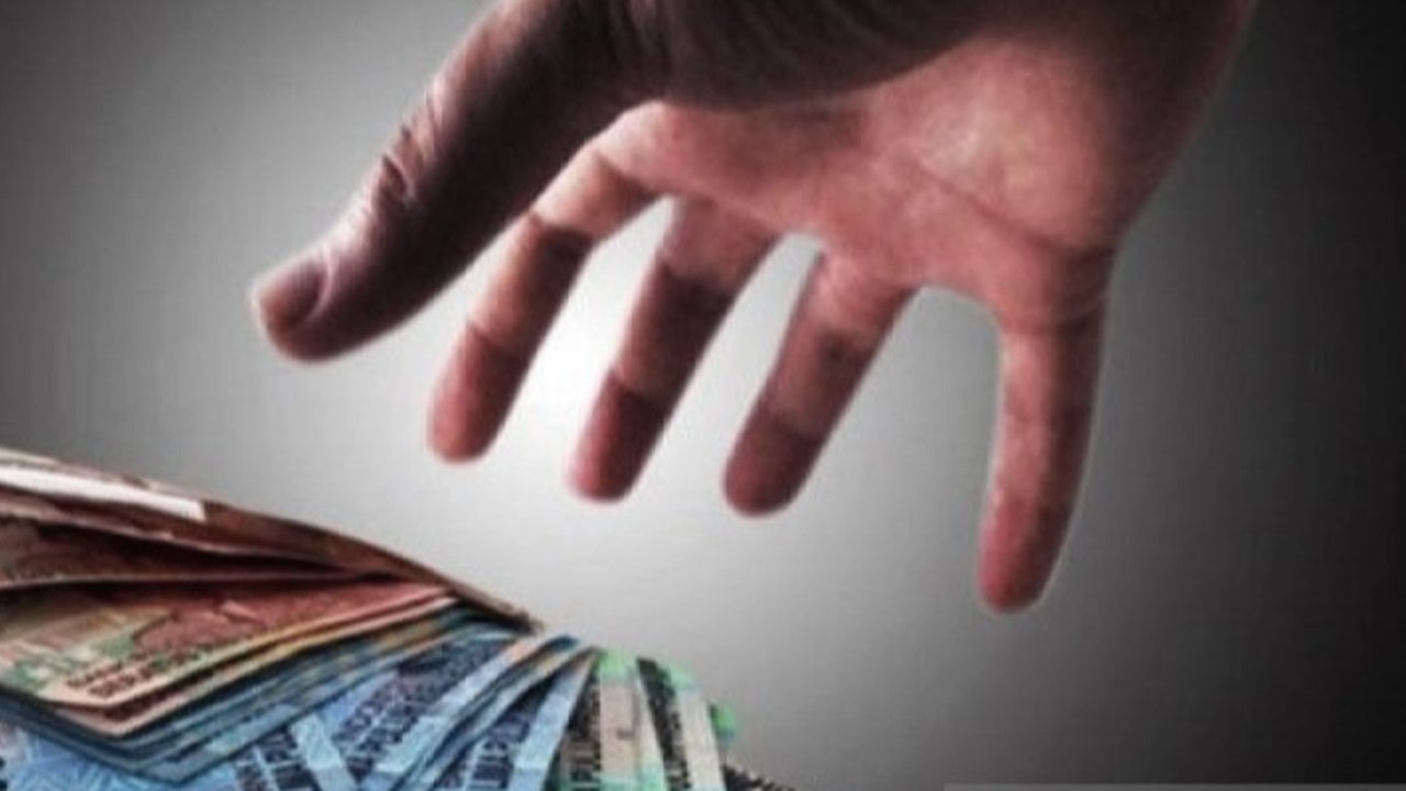 Polrestabes Semarang tengah memproses hukum dua anggotanya yang diduga melakukan pemerasan terhadap warga sipil di Semarang pada Jumat malam, 31 Januari 2024, setelah video kejadian viral di media sosial.