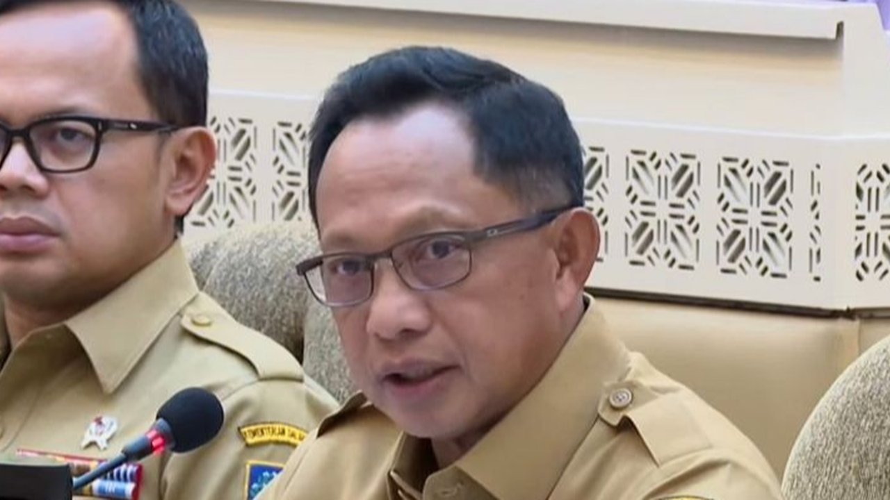 Mendagri Tito Karnavian menjelaskan bahwa pelantikan kepala daerah hasil sengketa Pilkada 2024 di Mahkamah Konstitusi akan dilakukan secara bertahap dan menyesuaikan putusan MK, dengan prioritas percepatan pelantikan untuk menjaga stabilitas politik daera