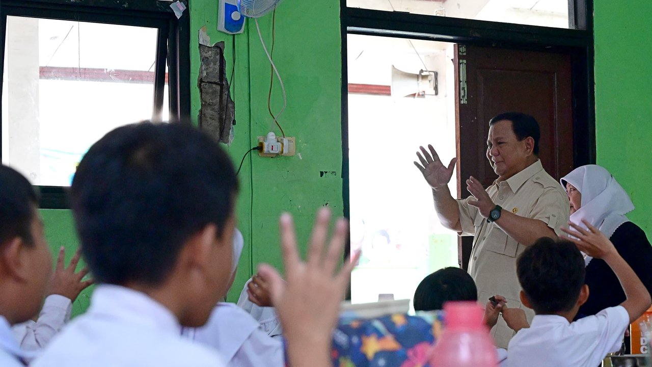 Prabowo tinjau Makan Bergizi Gratis di SD dan TK di Jakarta Timur