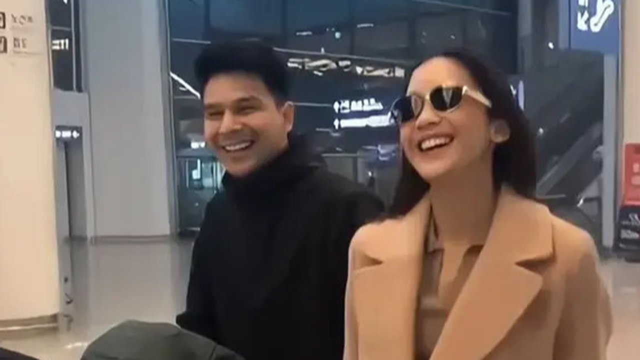 Potret Ririn Dwi dan Jonathan Frizzy ke Korea Operasi Kecantikan (Sumber: Instagram/ririndwiariyanti)