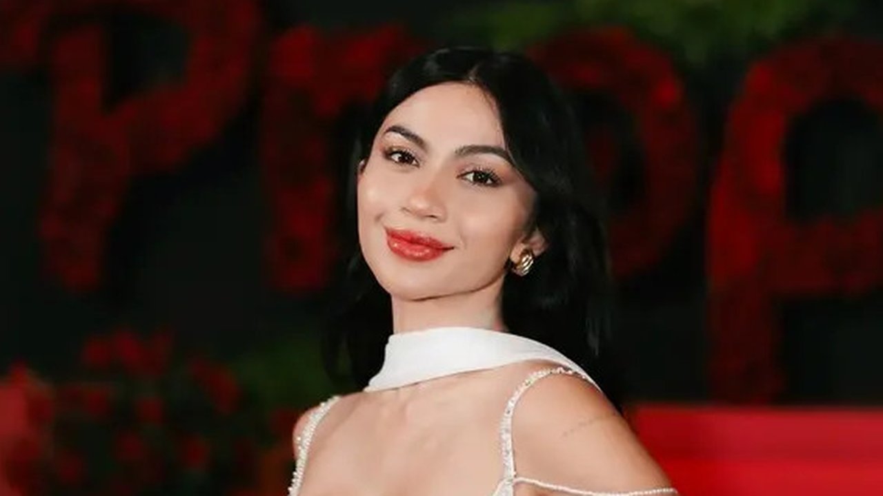 Ariel Tatum hadirkan tren plumpy glossy lips di Business Proposal Indonesia (@arieltatum)