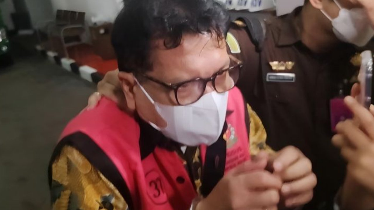 Kejaksaan Agung (Kejagung) resmi menyerahkan tersangka Zarof Ricar, mantan Kepala Balitbang Kumdil MA, kepada JPU terkait kasus dugaan suap dalam penanganan perkara kasasi Ronald Tannur, dan kini siap menghadapi proses persidangan.