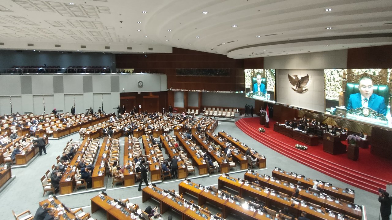 rapat paripurna dpr ri ke XII