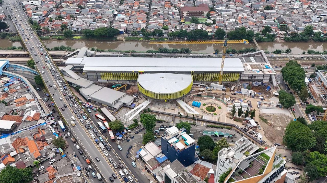 Foto udara memperlihatkan proyek pengembangan Stasiun Tanah Abang, Jakarta, Selasa (4/2/2025).
