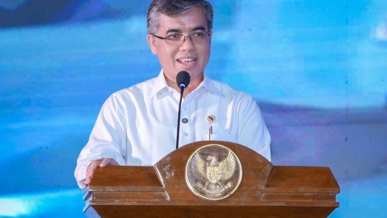 Menaker Yassierli menekankan pentingnya transformasi tenaga kerja Indonesia yang berfokus pada peningkatan keterampilan, kreativitas, dan inovasi untuk menghadapi tantangan era digital dan memenangkan persaingan global.