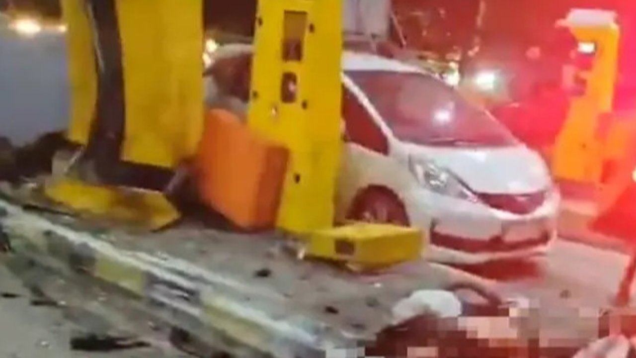 kecelakaan gerbang tol ciawi