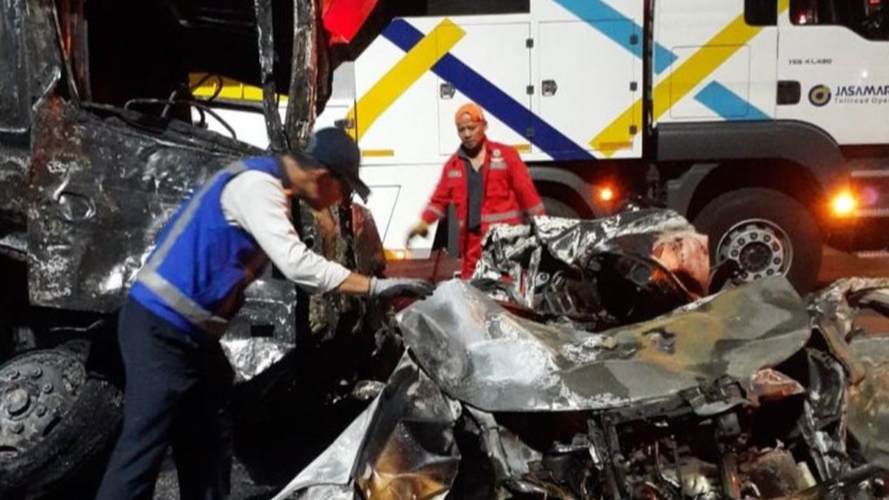 kecelakaan gerbang tol ciawi