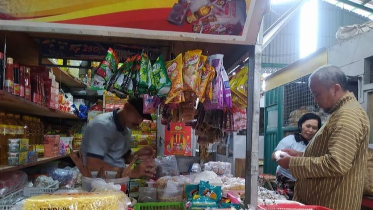 Pemerintah Kulon Progo mengajak ASN dan masyarakat berbelanja produk lokal lewat aplikasi BelaBeliKu untuk meningkatkan perekonomian dan promosi UMKM, meskipun partisipasi ASN masih perlu ditingkatkan.