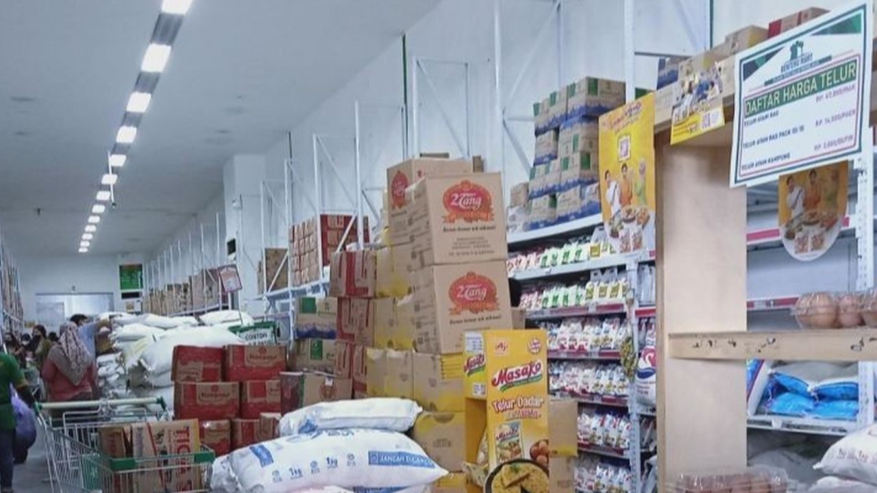 Pertumbuhan ekonomi Sulawesi Selatan pada triwulan III 2024 mencapai 5,08%, melampaui pertumbuhan ekonomi nasional dan didorong oleh sektor pertanian, perdagangan, dan perikanan, meskipun masih menghadapi tantangan global.
