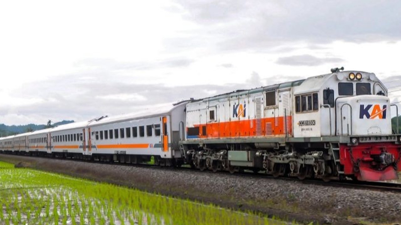 Sebanyak 304 calon penumpang kereta api membatalkan tiket mereka untuk keberangkatan 3-5 Februari 2025, karena penutupan jalur rel di Jawa Tengah akibat banjir.