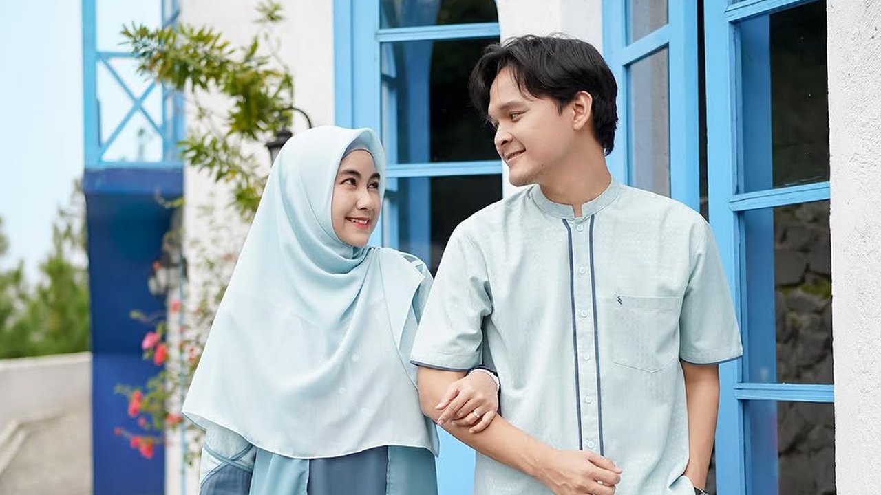Model Baju Couple Keluarga dengan Hijab ala Anisa Rahma. (instagram/anisarahma_12)