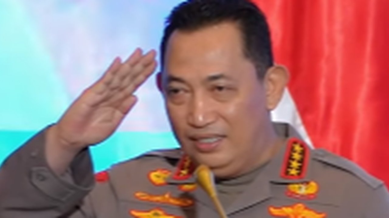 Berkaca-kaca Kapolri Listyo Lepas Tiga Jenderal Senior Pensiun