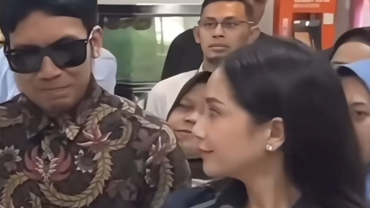 Ngefans Berat, Sederet Tingkah Kocak Desta ke Nagita Slavina - Selalu Ngegoda Sampai Curi Kesempatan Mau Peluk