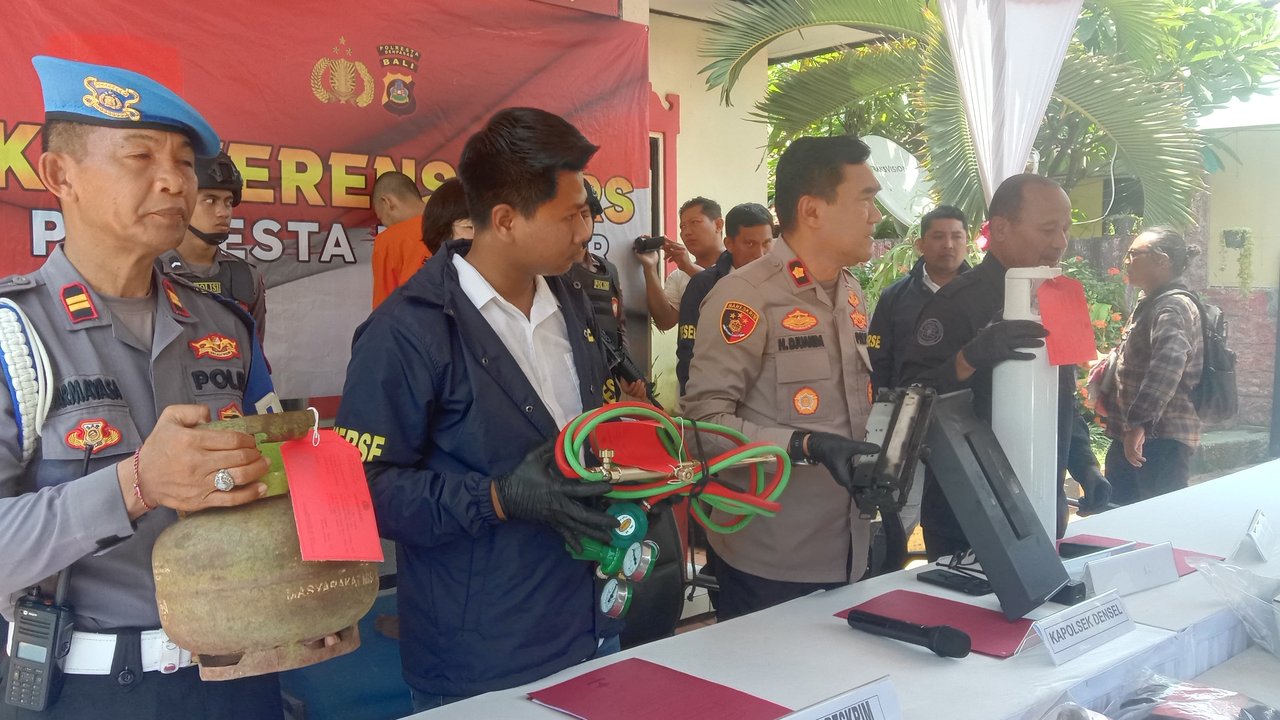 Pelaku pembobolan mesin ATM di Bali