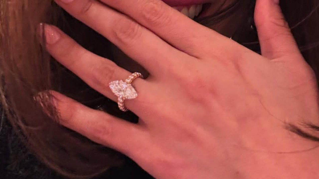 Selena Gomez Resmi Dilamar Benny Blanco di Tanggal Cantik, Cincin Berlian Jadi Sorotan