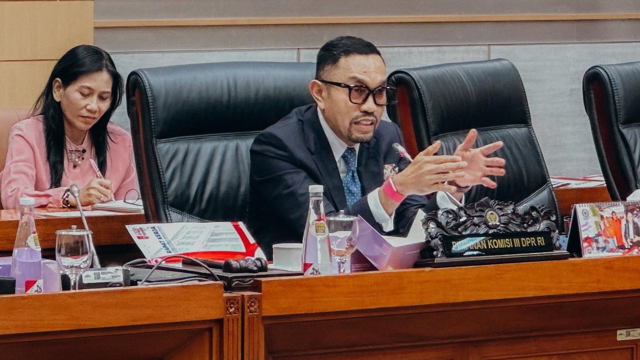 Wakil Ketua Komisi III DPR RI Ahmad Sahroni menyatakan bahwa penindakan terhadap 30 jaksa nakal oleh Kejaksaan Agung merupakan bukti komitmen Presiden Prabowo Subianto dalam meningkatkan kualitas penegakan hukum di Indonesia.