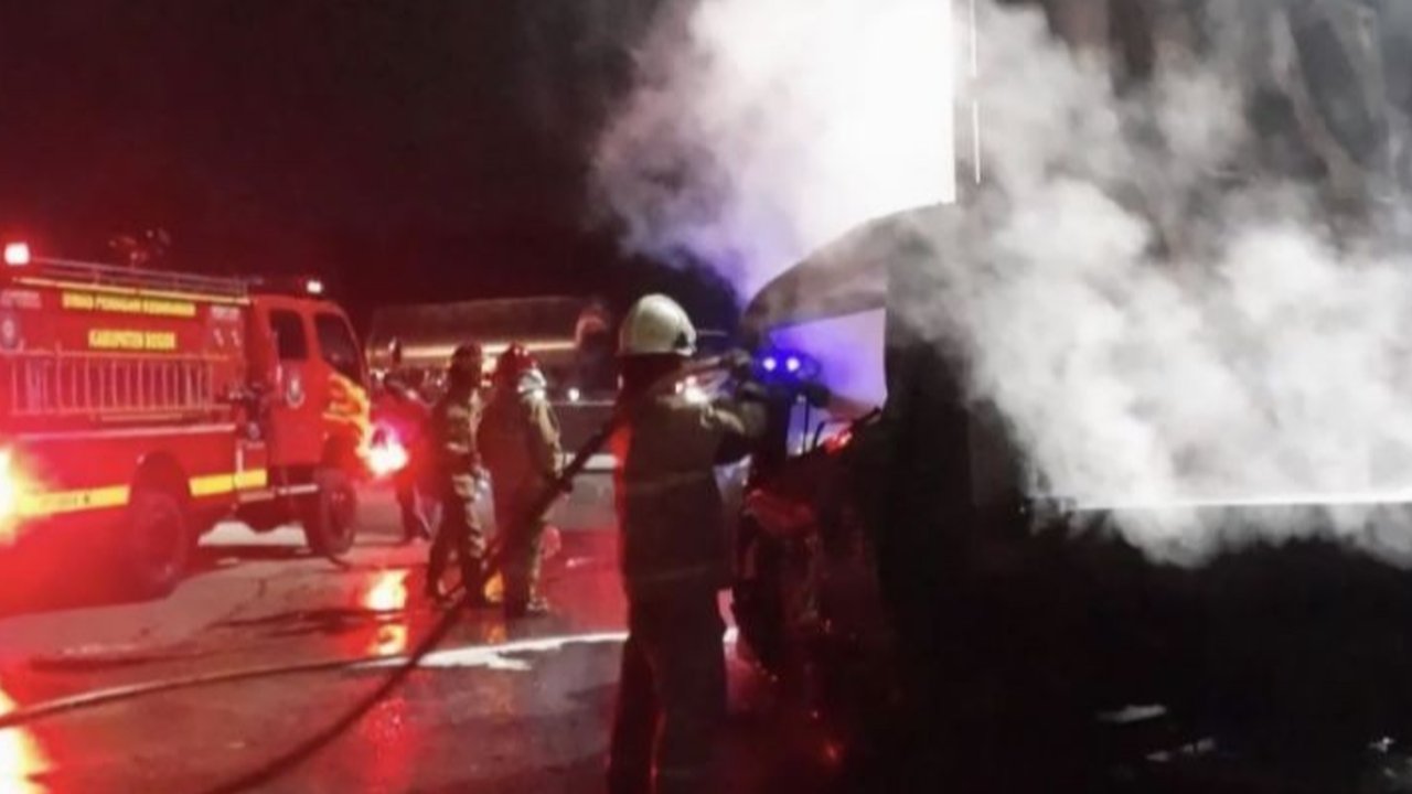 Daftar Kendaraan yang Terlibat Kecelakaan di Gerbang Tol Ciawi, Ada yang sudah Tak Berbentuk dan Terbakar