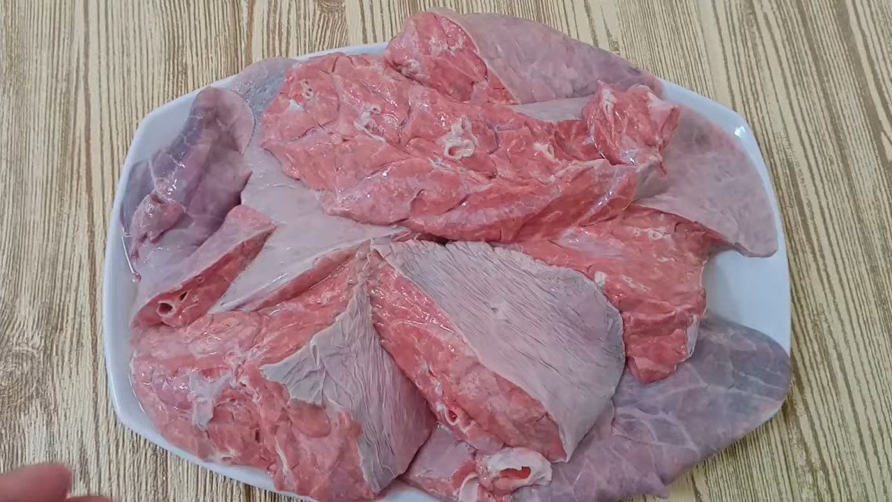 Cukup Pakai 2 Bahan, Begini Cara Cuci Paru Sapi Biar Bersih Optimal dan Anti Amis (YouTube/Dapur Barokah84)
