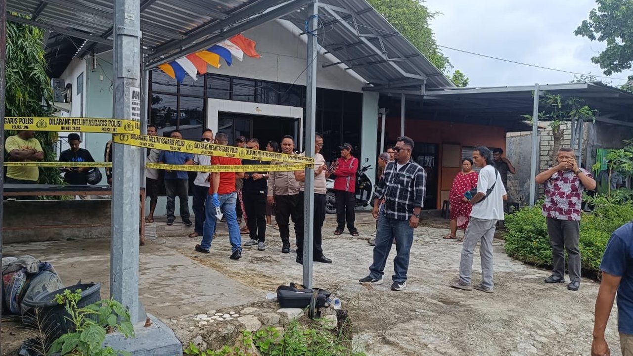 mayat di depan rumah polisi