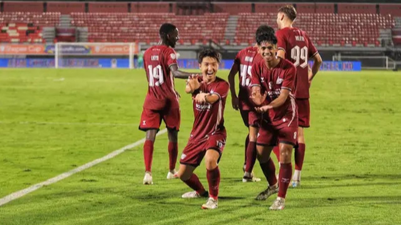 Gavin Kwan Adsit  dalam laga terakhir fase grup ASEAN Club Championship antara Cong An Hanoi Vs Borneo FC Samarinda di Hang Day Stadium, Hanoi, Kamis (6/2/2025). (Dok. Borneo FC Samarinda)