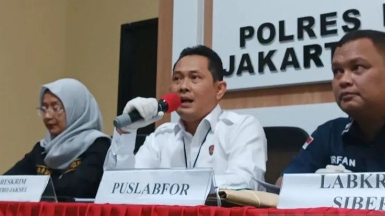 Mantan Kasatreskrim Polres Metro Jaksel, AKBP Bintoro, membantah telah melakukan pemerasan Rp20 miliar dari tersangka kasus pembunuhan, Arif Nugroho, dan menegaskan kesediaannya untuk diperiksa lebih lanjut oleh Propam.