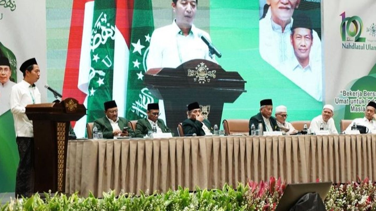 PBNU mendorong pemerintah membuat regulasi tegas untuk membatasi akses media sosial bagi anak-anak dan melindungi masyarakat dari konten negatif di dunia digital, menyusul rencana RPP tentang perlindungan anak di ruang digital.