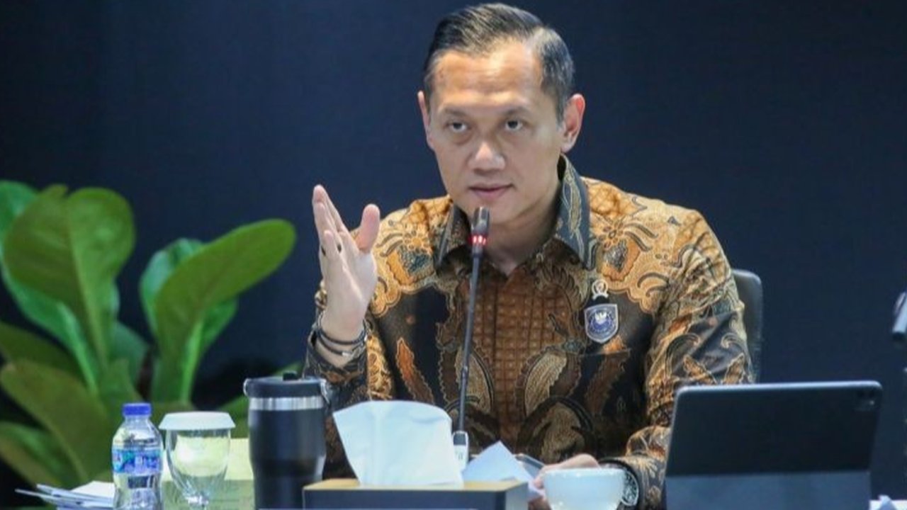 Survei The Republic Institute (TRI) menunjukkan Agus Harimurti Yudhoyono (AHY) sebagai Menteri Koordinator dengan tingkat kepuasan publik tertinggi (70,8 persen) dalam 100 hari pertama pemerintahan Prabowo-Gibran, unggul dari Zulkifli Hasan, Budi Gunawan,