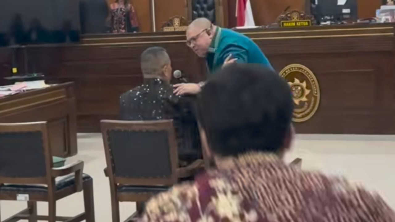 Razman Nasution Ngamuk di Ruang Sidang hingga Nyaris Pukul Hotman Paris