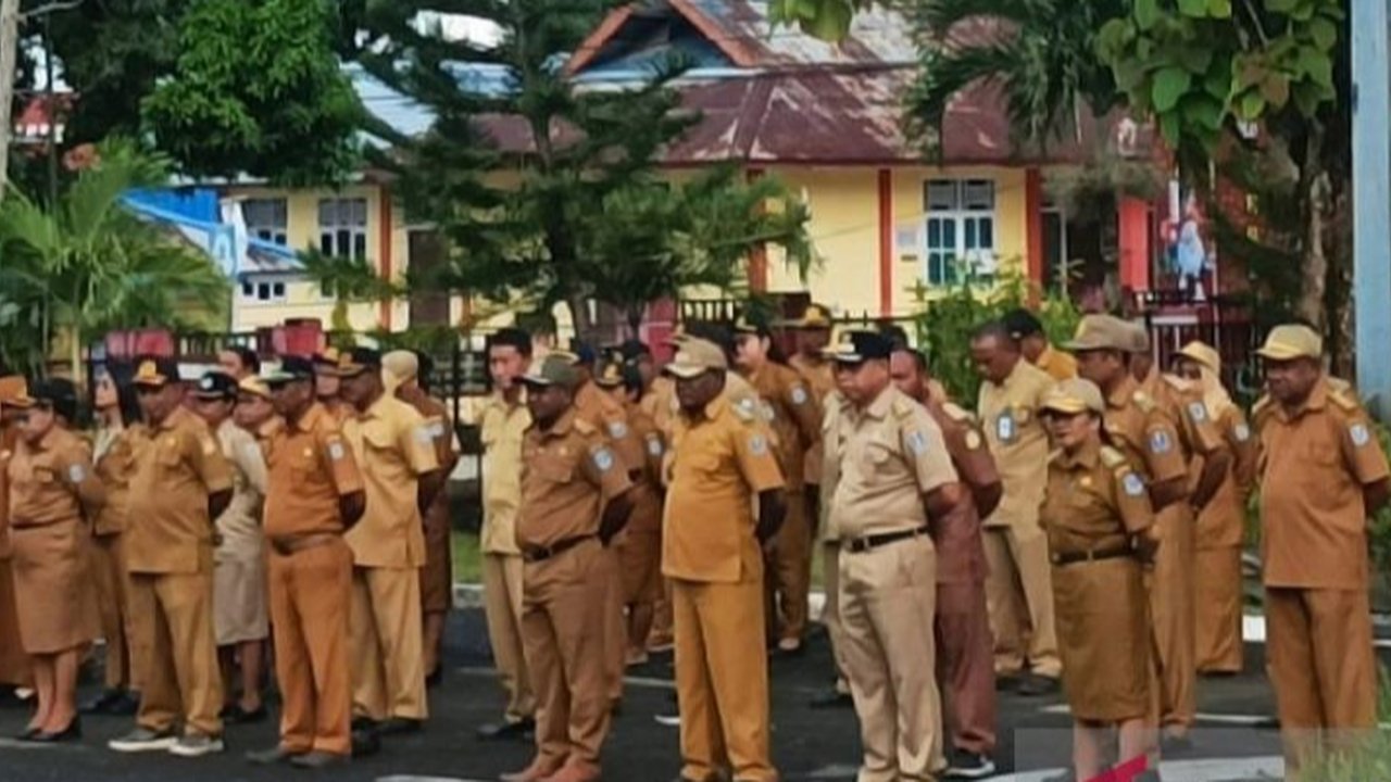Pemerintah Kabupaten Biak Numfor mengalokasikan Rp502 miliar dari APBD 2025 untuk membayar gaji 5.331 ASN, termasuk PNS dan PPPK, dengan efisiensi anggaran perjalanan dinas.