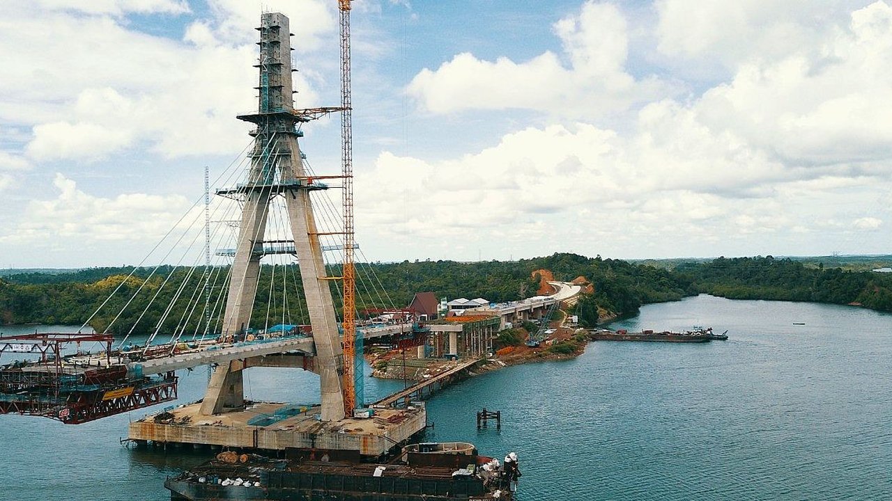 Progres pembangunan Jembatan Pulau Balang telah mencapai 76,58 persen. Jembatan ini akan menjadi jembatan terpanjang kedua di setelah Suramadu. (Dok Hutama Karya)